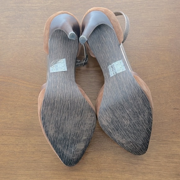 levity pumps w ankle strap - Picture 2 of 6